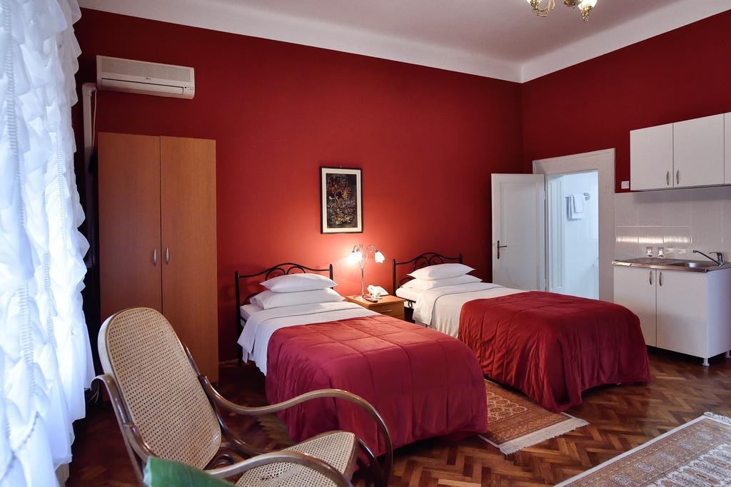 Bed And Breakfast "Caffe-Caffe" Kikinda Buitenkant foto