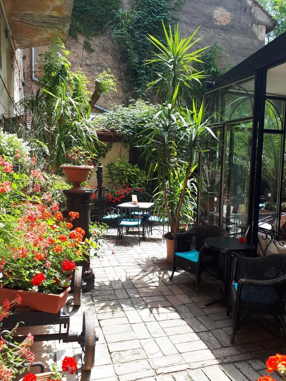 Bed And Breakfast "Caffe-Caffe" Kikinda Buitenkant foto
